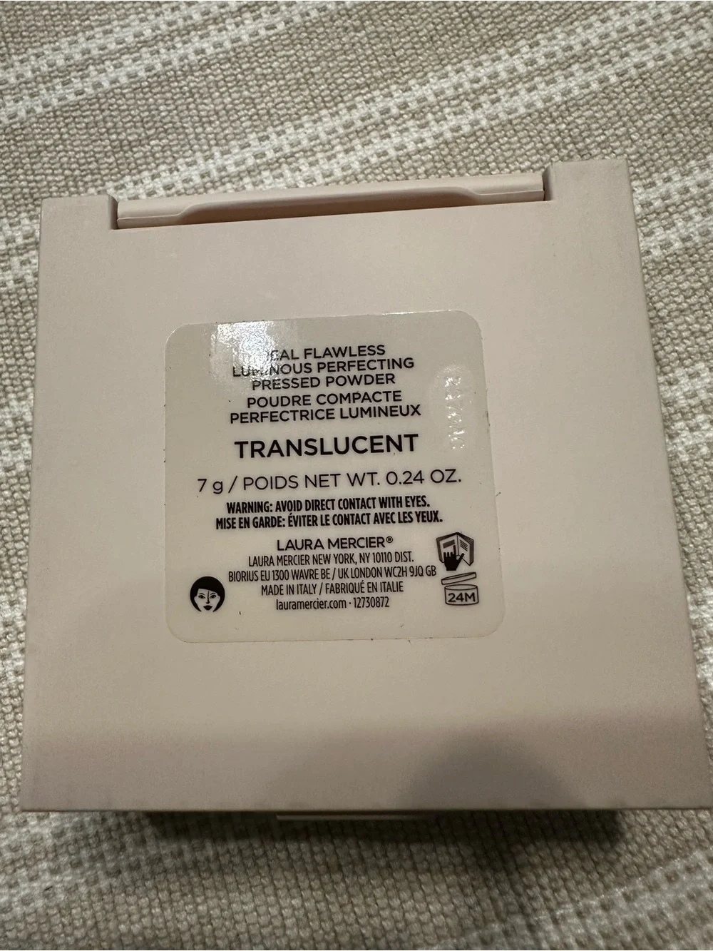 laura mercier Real Flawless Luminous Pressed Powder Compact - Color: Translucent